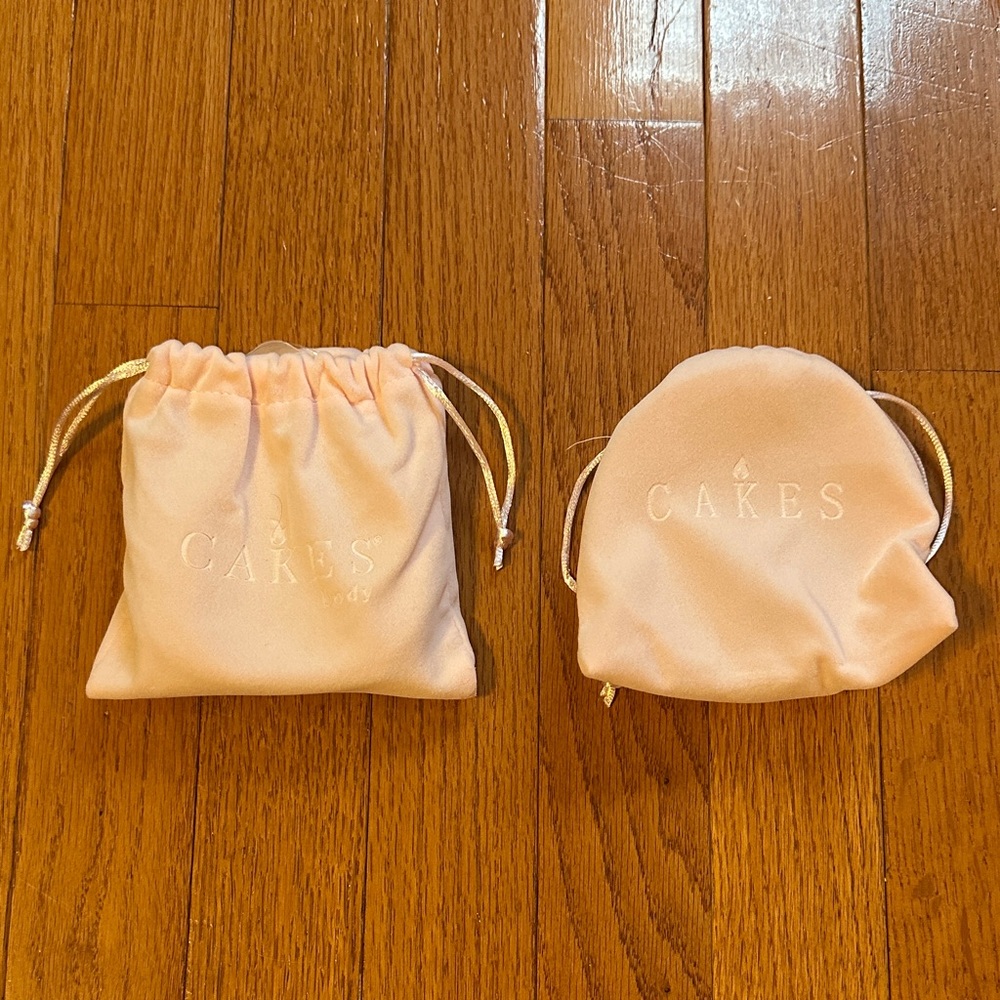 Cakes Women's Grippy Covers